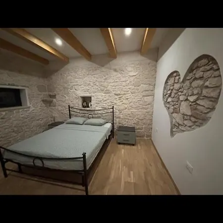 Ninni Villa Stalije
